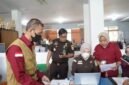 Tim Penyidik Tindak Pidana Khusus (Pidsus) Kejaksaan Tinggi Sulawesi Selatan (Kejati Sulsel) memeriksa dokumen dan data elektronik saat melakukan penggeledahan di Kantor Dinas Pendidikan (Disdik) Sulsel, Makassar, Rabu (17/6/2026).
