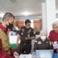 Tim Penyidik Tindak Pidana Khusus (Pidsus) Kejaksaan Tinggi Sulawesi Selatan (Kejati Sulsel) memeriksa dokumen dan data elektronik saat melakukan penggeledahan di Kantor Dinas Pendidikan (Disdik) Sulsel, Makassar, Rabu (17/6/2026).
