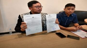 kuasa hukum pelapor, Wawan Nur Rewa saat konferensi Pers