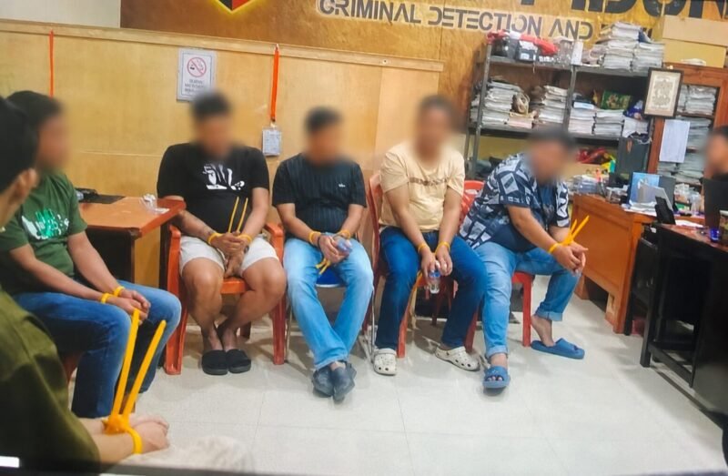 Irsan bersama beberapa rekannya tampak diborgol di ruang Pidum Polres Bantaeng. Pemborgolan tersebut, menurut pihak pelapor, berkaitan dengan dugaan perlakuan penganiayaan yang dilakukan oleh seorang oknum anggota polisi dan kini telah dilaporkan ke Polda Sulawesi Selatan.