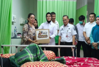 Kombes Pol Osva didampingi Kasat Reskrim Polres Takalar IPTU Hariyanto, KBO Reskrim, Kanit PPA Polres Takalar Ipda Syaiful, serta Dirut Rumah sakit