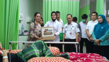 Kombes Pol Osva didampingi Kasat Reskrim Polres Takalar IPTU Hariyanto, KBO Reskrim, Kanit PPA Polres Takalar Ipda Syaiful, serta Dirut Rumah sakit