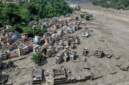Rumah-rumah warga di Nepal tertimbun lumpur setelah banjir bandang dahsyat menerjang wilayah tersebut pada Rabu (26/8) pagi. (AFP/Prabin Ranabhat)