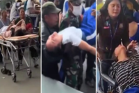 Situasi darurat saat sejumlah pelajar di Kabupaten Karo dievakuasi menggunakan brankar, digendong aparat dan warga, hingga didorong dengan kursi roda menuju fasilitas kesehatan menyusul insiden keracunan massal program MBG, Kamis (13/8/2026). (Tangkapan Layar Video/Foto Kolase)