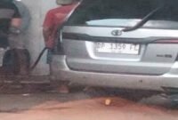 Tampak Mobil yang diduga Sudah di Modifikasi di SPBU Larompong