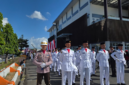 Pasukan Pengibar Bendera (Paskibra) menjalankan tugas pengibaran di bawah komando Danpaskibra, Ipda Hermansyah.