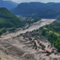 Foto udara kondisi pascabencana banjir bandang dan longsor di dekat perbatasan Nepal-China. Luapan sungai meninggalkan jejak kehancuran, dengan lapisan lumpur tebal menutup kawasan dan merusak bangunan serta fasilitas umum di sepanjang lembah. (Foto: Ist)
