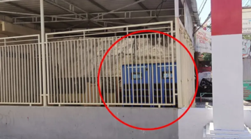 Penampakan salah satu titik penukaran baterai (battery swapping station/BSS) VinFast di Makassar yang terlihat berada di balik pagar jeruji.