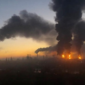 Kilang minyak di Moskow, Rusia, terbakar setelah terkena serangan drone Ukraina pada Minggu (20/9). Foto: Social Media via REUTERS/Social Media