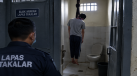 Ilustrasi Napi Lapas Takalar Ditemukan Tewas Tergantung di Dalam Toilet (Visual AI)