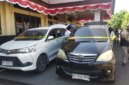 Dua mobil Toyota Avanza yang diamankan Polres Parepare setelah diduga digunakan untuk mengisi BBM bersubsidi jenis Pertalite secara berulang di SPBU Ujung Bulu dan SPBU Patung Pemuda, Kota Parepare.