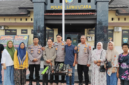 Sebanyak 57 pucuk senjata rakitan jenis paporo dan 3 pucuk senapan angin diserahkan langsung oleh Kepala Desa Munte Akbar dan Kepala Desa Karondang Jumhari, bersama Kapolsek Bone-Bone AKP Muhaji