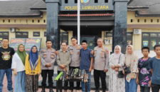 Sebanyak 57 pucuk senjata rakitan jenis paporo dan 3 pucuk senapan angin diserahkan langsung oleh Kepala Desa Munte Akbar dan Kepala Desa Karondang Jumhari, bersama Kapolsek Bone-Bone AKP Muhaji