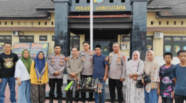 Sebanyak 57 pucuk senjata rakitan jenis paporo dan 3 pucuk senapan angin diserahkan langsung oleh Kepala Desa Munte Akbar dan Kepala Desa Karondang Jumhari, bersama Kapolsek Bone-Bone AKP Muhaji