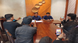 Kuasa hukum Owner RA Skincare, Wawan Nur Rewa bersama Anugrah Mansur, mengungkap kronologi dugaan penipuan berkedok investasi yang menyeret bos kosmetik berinisial AHA dalam konferensi pers di Makassar, Sabtu (26/9/2026).