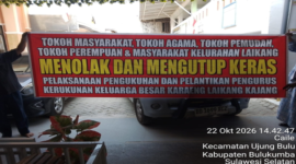 Spanduk Penolakan Rencana pengukuhan Kerukunan Keluarga Besar (KKB) Karaeng Laikang Kajang menuai keberatan dari sejumlah warga Kelurahan Laikang
