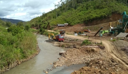 Dugaan Penggunaan Material Ilegal di Proyek Jalan Lutra, Kinerja PPK dan DPRD Dipertanyakan