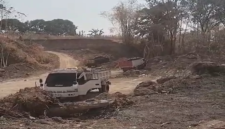 Aktivitas tambang di Desa Panaikang, Kecamatan Pattallassang, Kabupaten Gowa