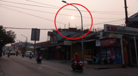 Kabut asap tipis menyelimuti Jalan Toddopuli Raya Timur menuju Borong Raya, Makassar, Rabu (14/10/2026), hingga mengurangi intensitas sinar matahari. Kondisi ini menjadi perhatian warga di tengah kekhawatiran terhadap penurunan kualitas udara akibat dugaan asap kiriman karhutla.