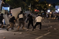 Tangkapan layar video perang kelompok Rajawali vs Kokolojia di Makassar yang menewaskan satu orang pemuda.